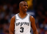 开云体育网站-NBA-最后一舞!保罗一年360万美元重回快船