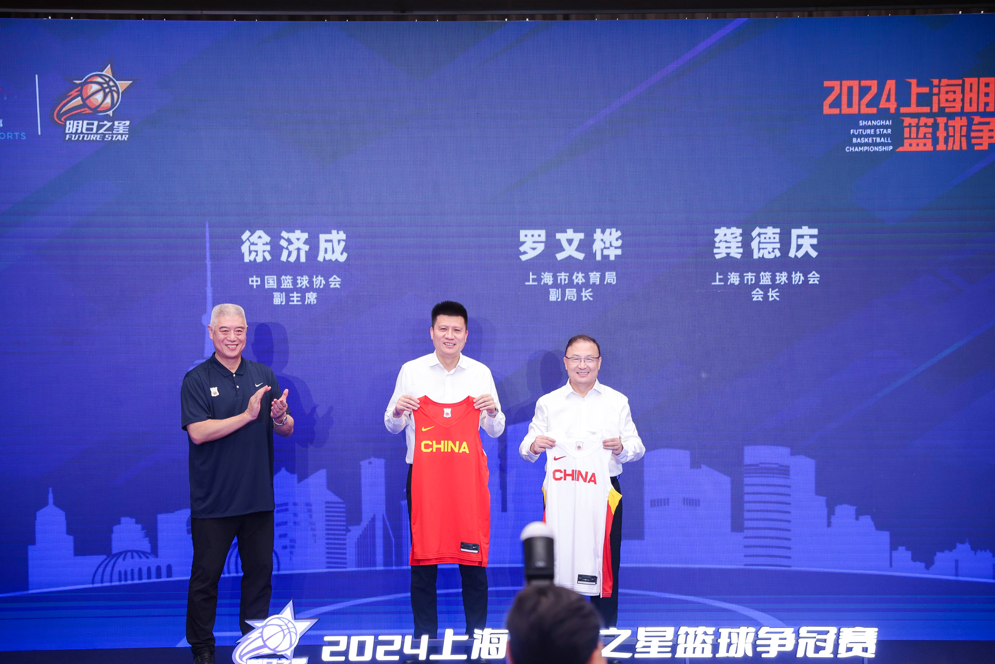 篮球明日之星蜕变成现役球员(篮球明日之星蜕变成现役球员怎么办)