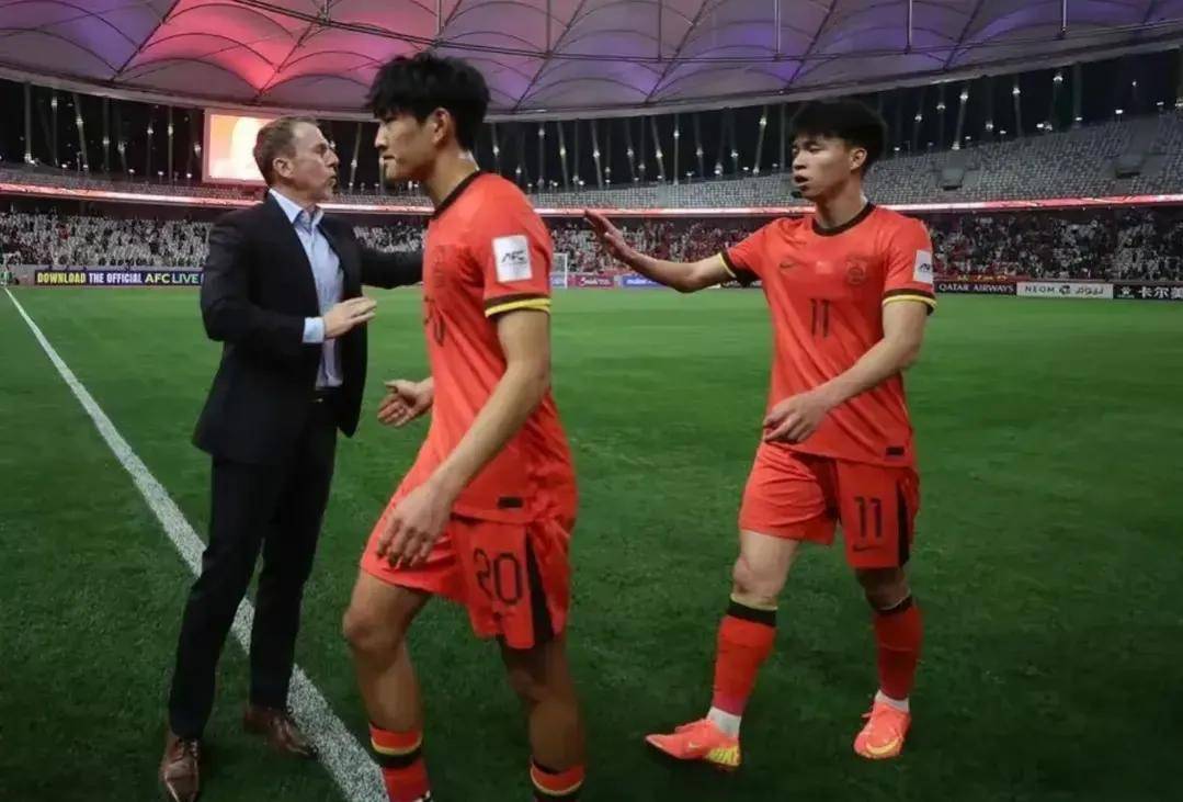 包含曝国青主帅久尔杰维奇将执教国足率队征战东亚杯的词条