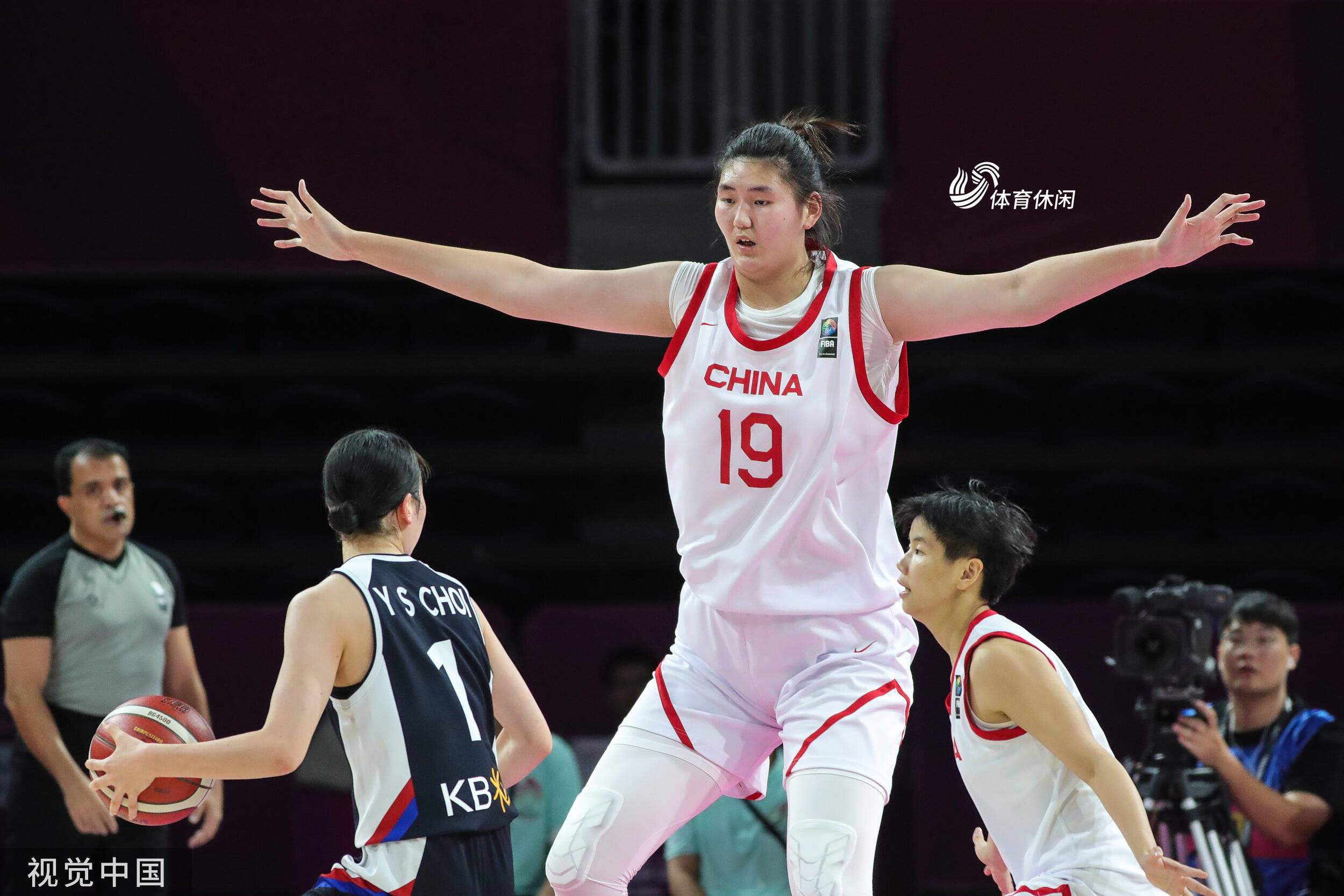 包含FIBA发布中国女篮写真张子宇韩旭搞怪的词条