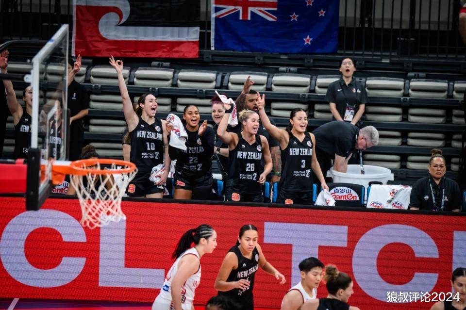女篮亚洲杯决赛：澳大利亚半场54-43领先日本，田中心19分的简单介绍