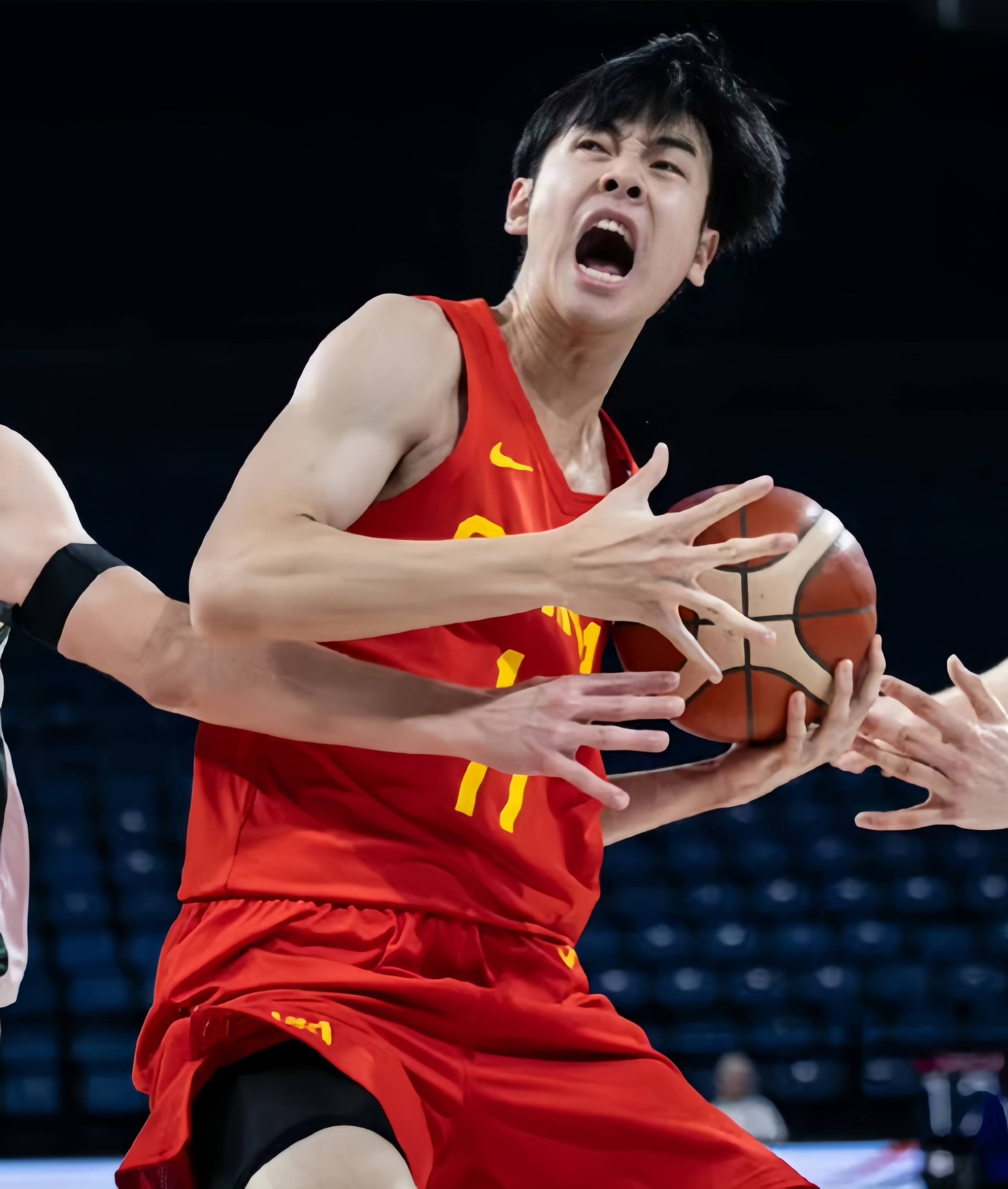亚预赛-中国男篮101-53大胜关岛曾凡博14+8的简单介绍